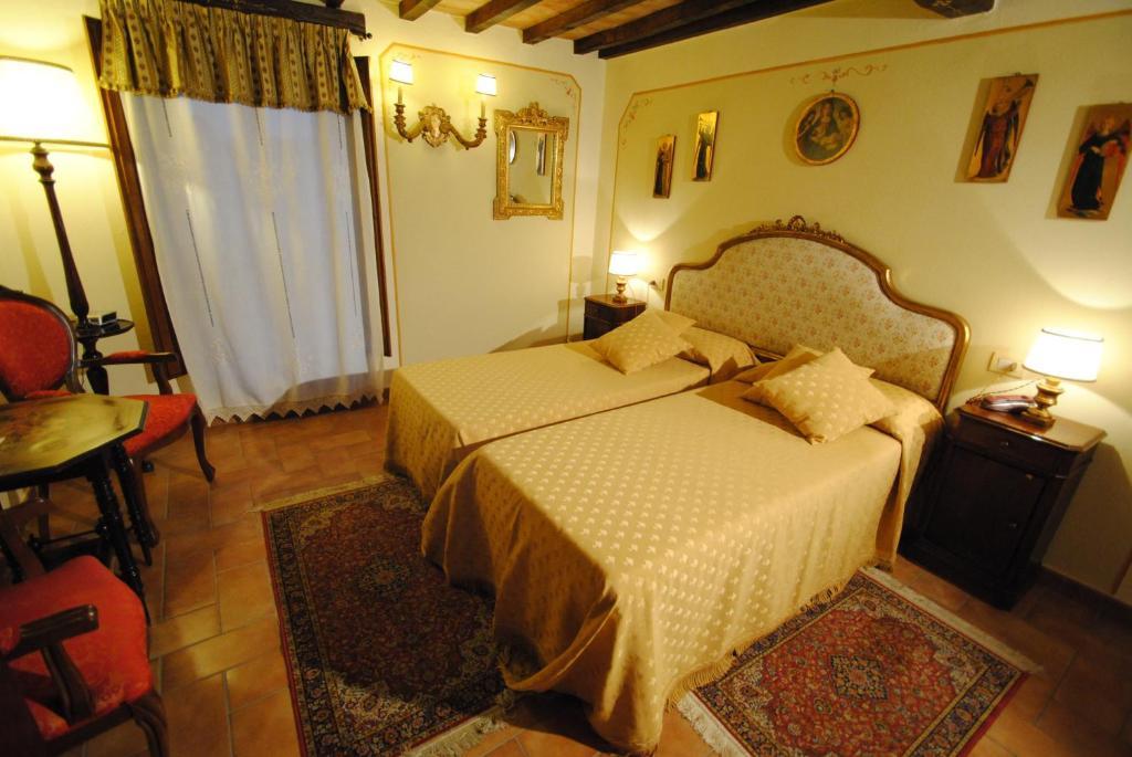Torre Sangiovanni Albergo E Ristorante Da Rosary Todi Bagian luar foto