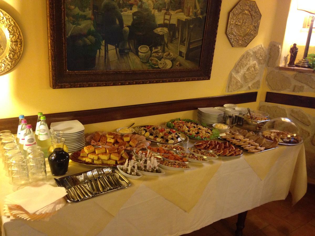 Torre Sangiovanni Albergo E Ristorante Da Rosary Todi Bagian luar foto